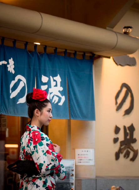 洞窟風呂の一の湯-城崎温泉のシンボル的な外湯。宿泊者は無料入湯券進呈。